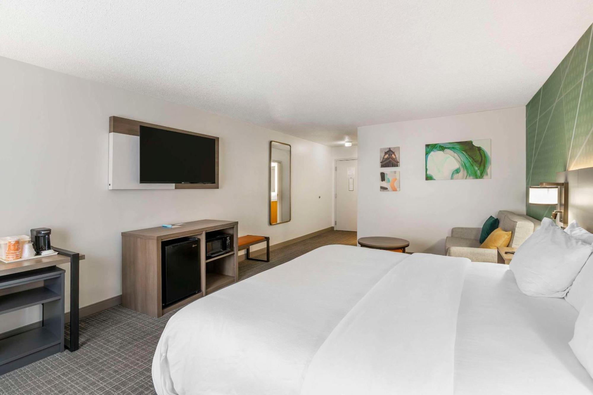 Comfort Inn & Suites Louisville Airport Fair & Expo Extérieur photo