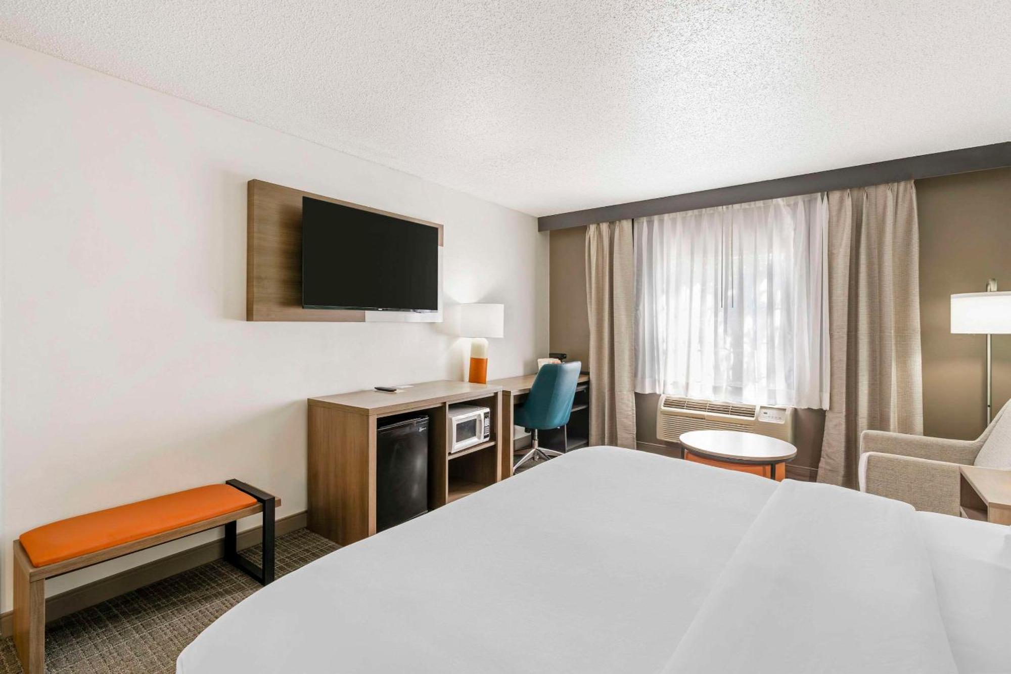 Comfort Inn & Suites Louisville Airport Fair & Expo Extérieur photo