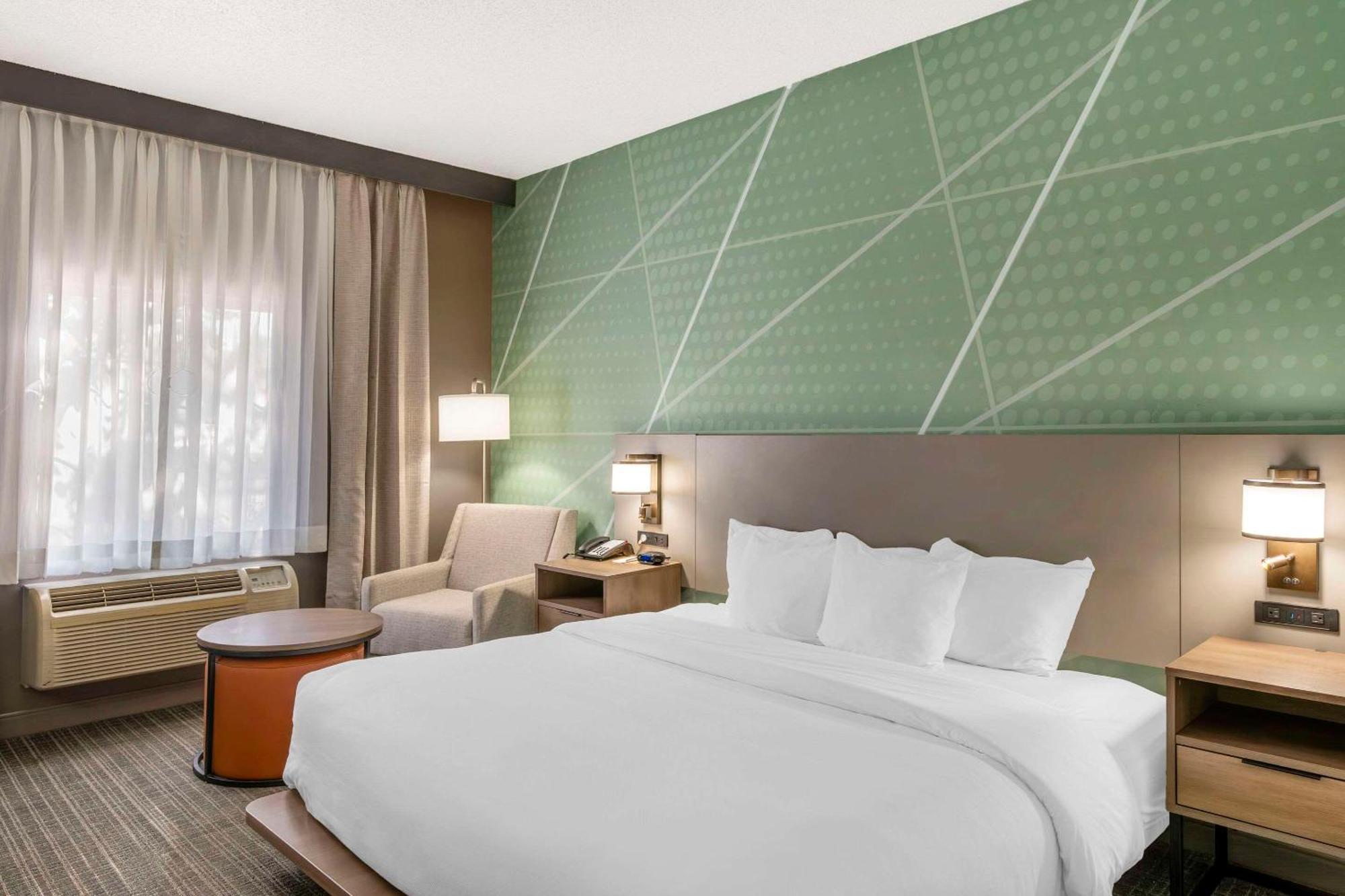 Comfort Inn & Suites Louisville Airport Fair & Expo Extérieur photo