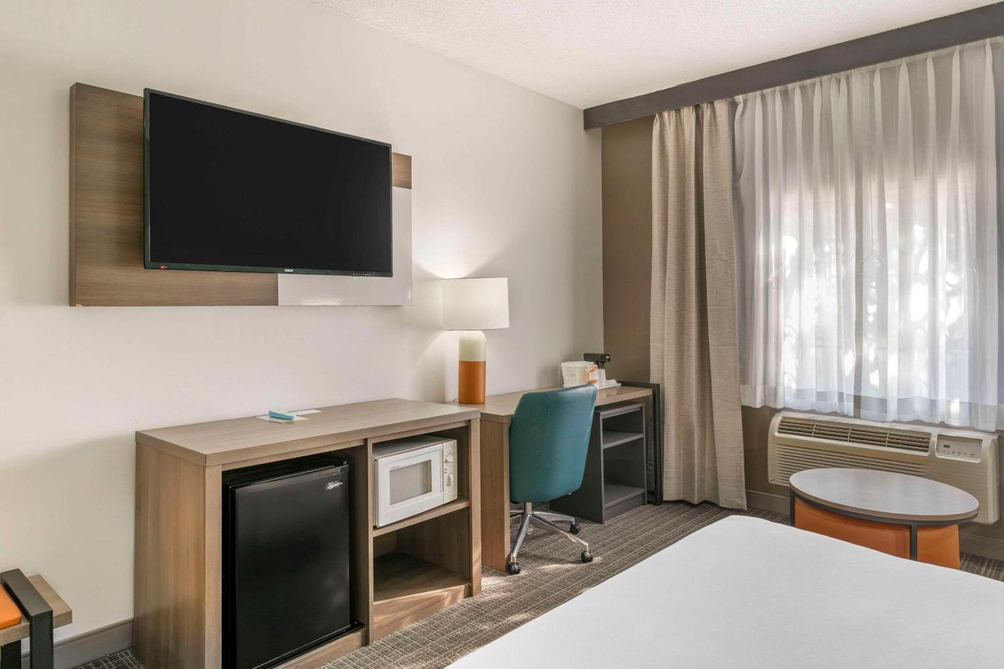 Comfort Inn & Suites Louisville Airport Fair & Expo Extérieur photo